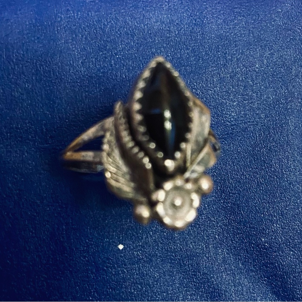 Southwest Artist Les Baker Sterling Onyx Feather Ring - Picture 2 of 13